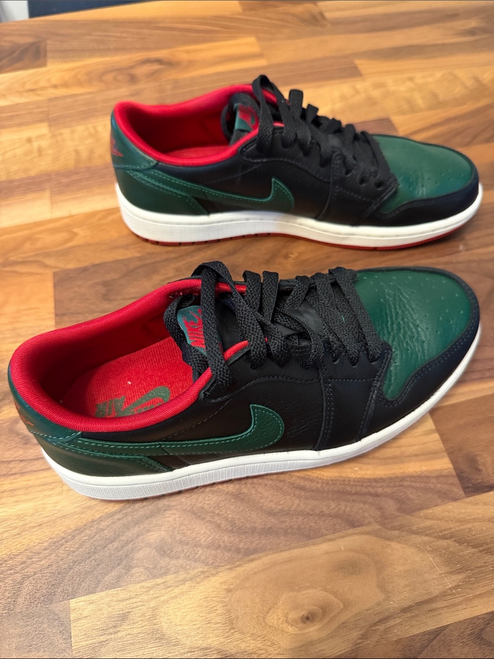 Nike Men’s Low-Top Sneakers - Black, Green & Red